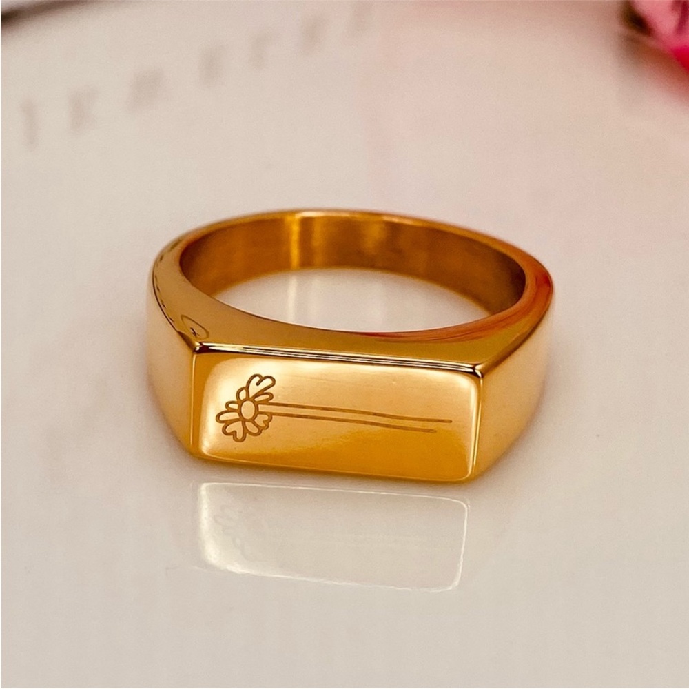 Gold Floral Engraved Minimalist Ring